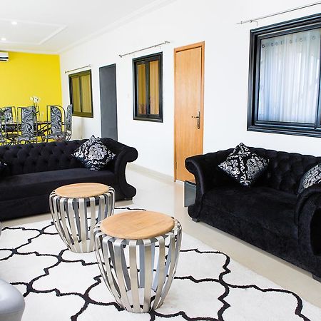 Maxwell Court Apartments Акра Екстериор снимка