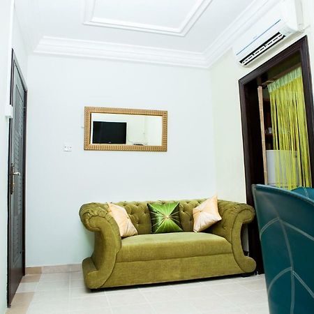 Maxwell Court Apartments Акра Екстериор снимка