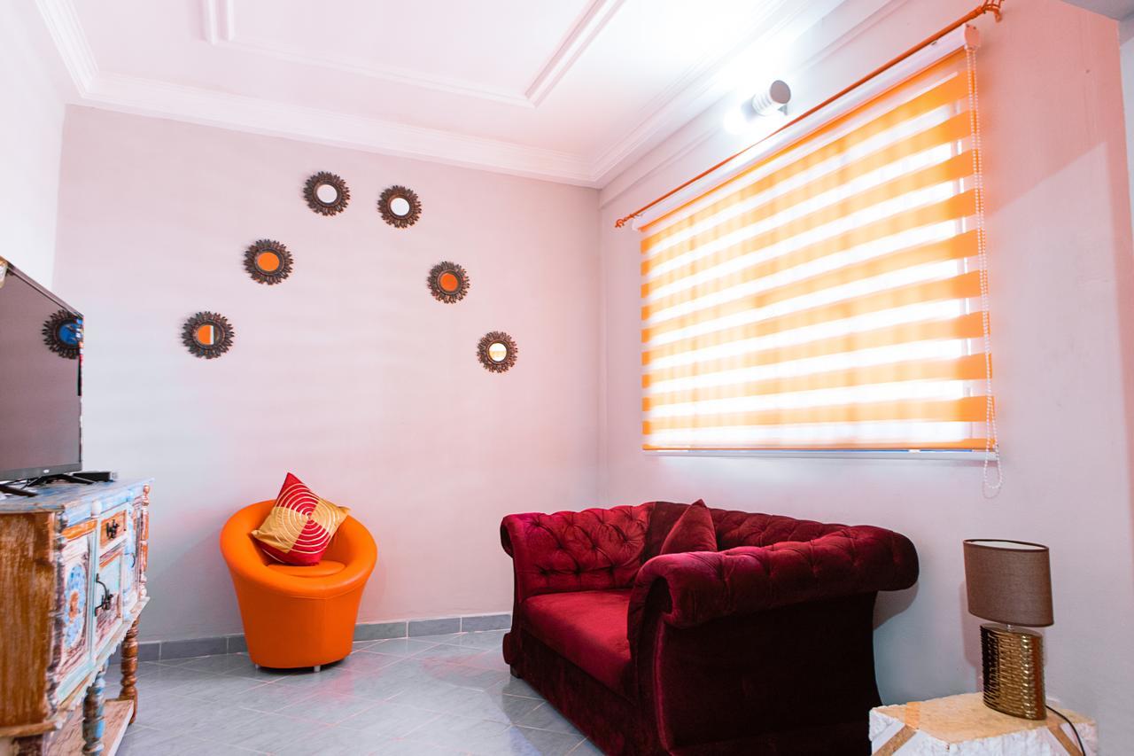 Maxwell Court Apartments Акра Екстериор снимка