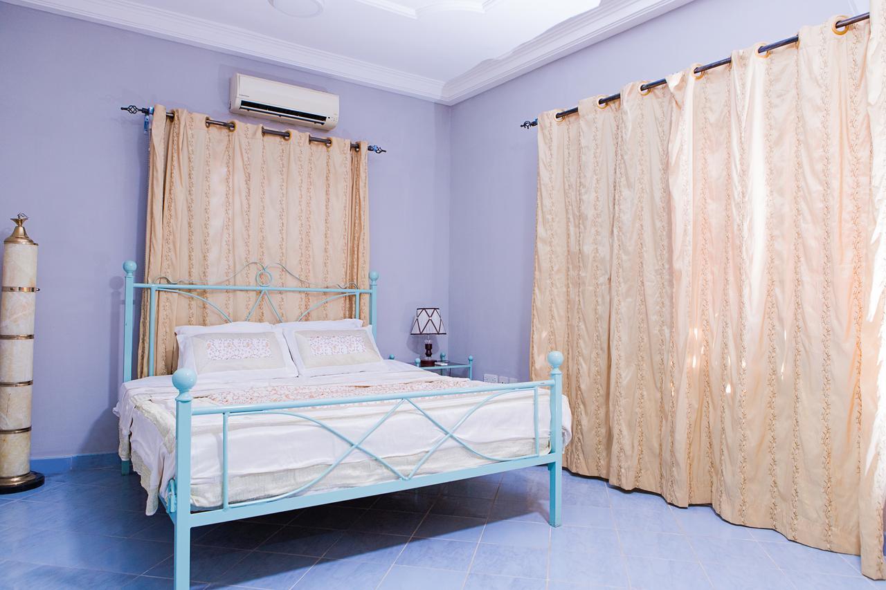 Maxwell Court Apartments Акра Екстериор снимка