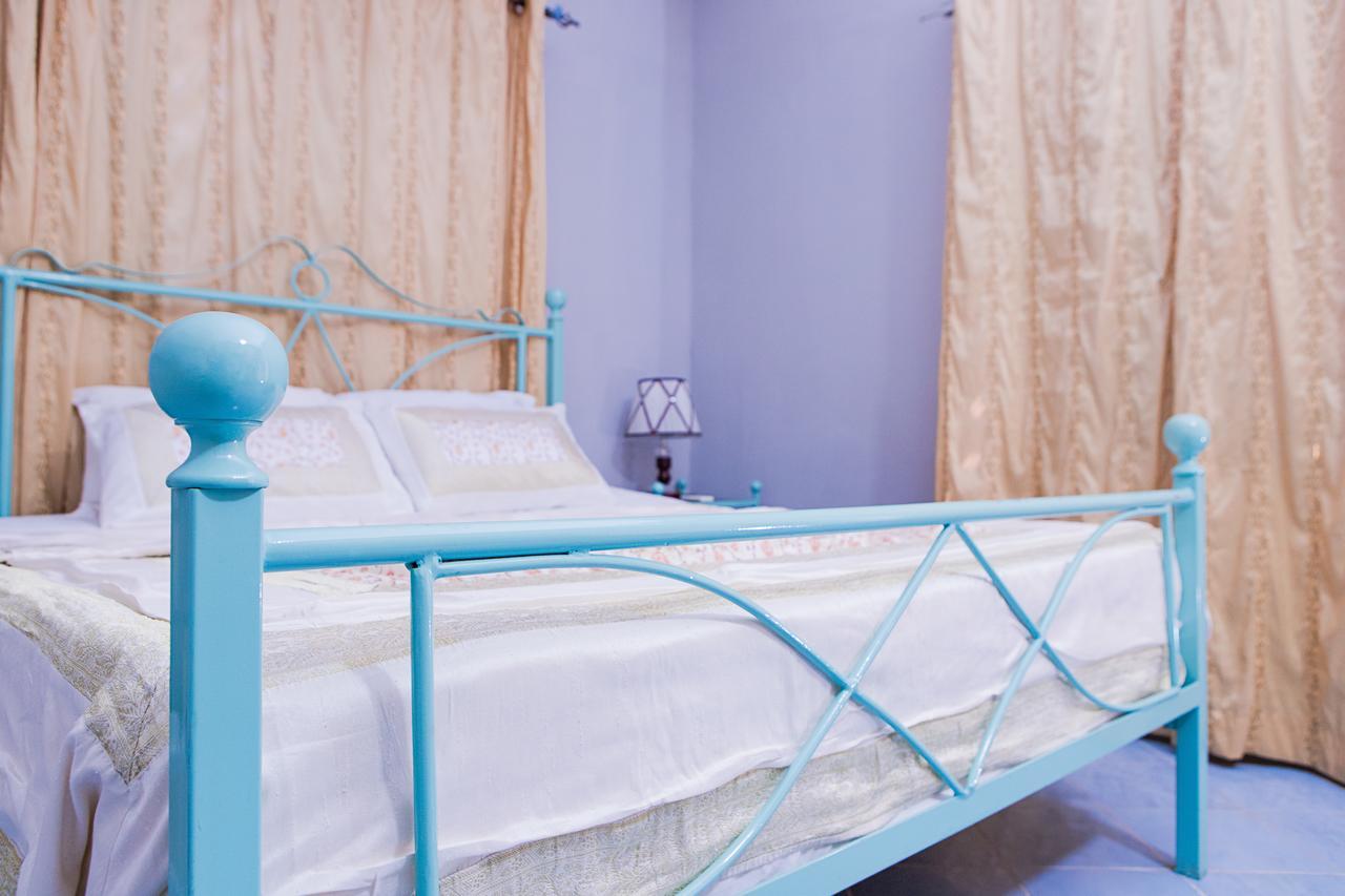 Maxwell Court Apartments Акра Екстериор снимка