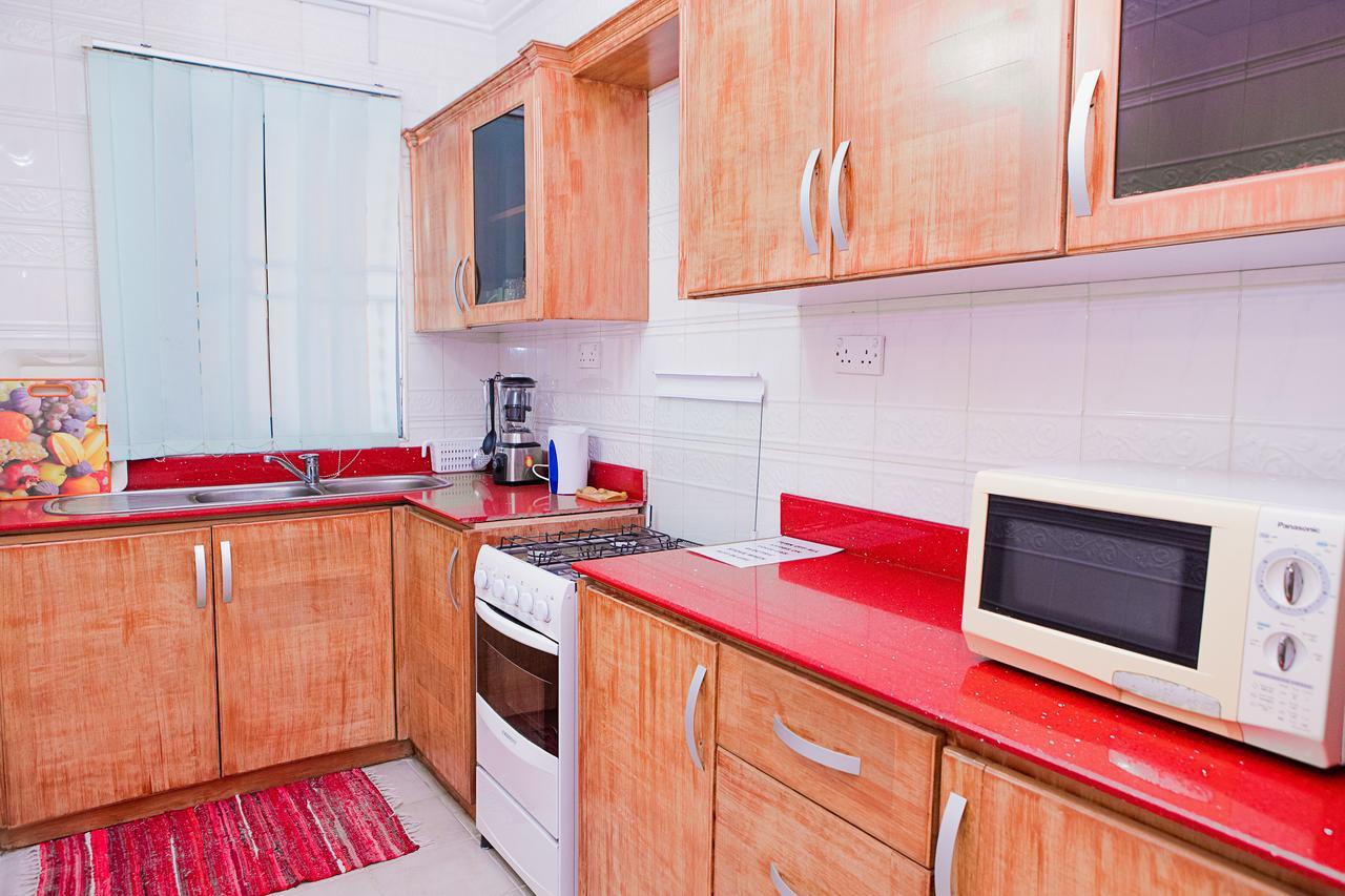 Maxwell Court Apartments Акра Екстериор снимка