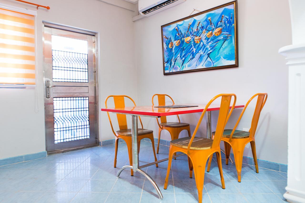 Maxwell Court Apartments Акра Екстериор снимка