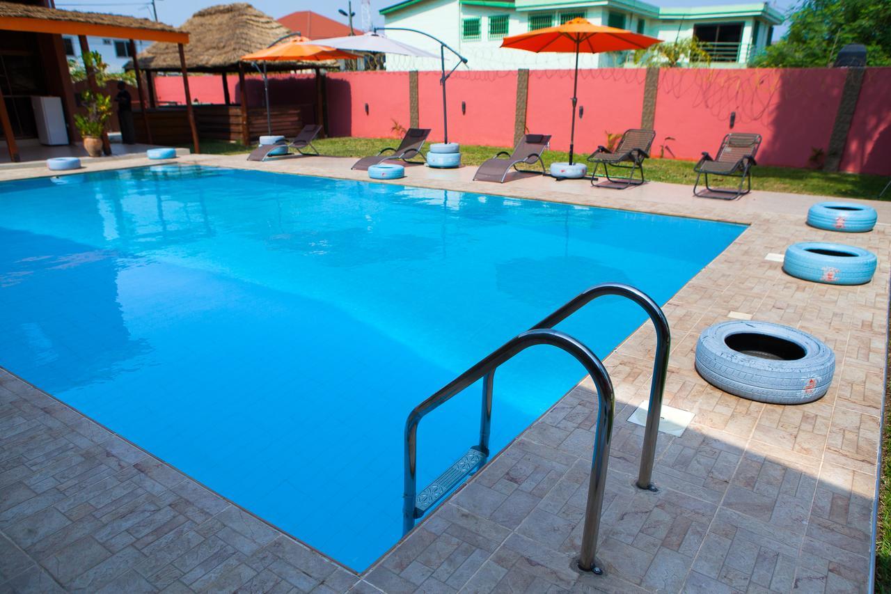 Maxwell Court Apartments Акра Екстериор снимка