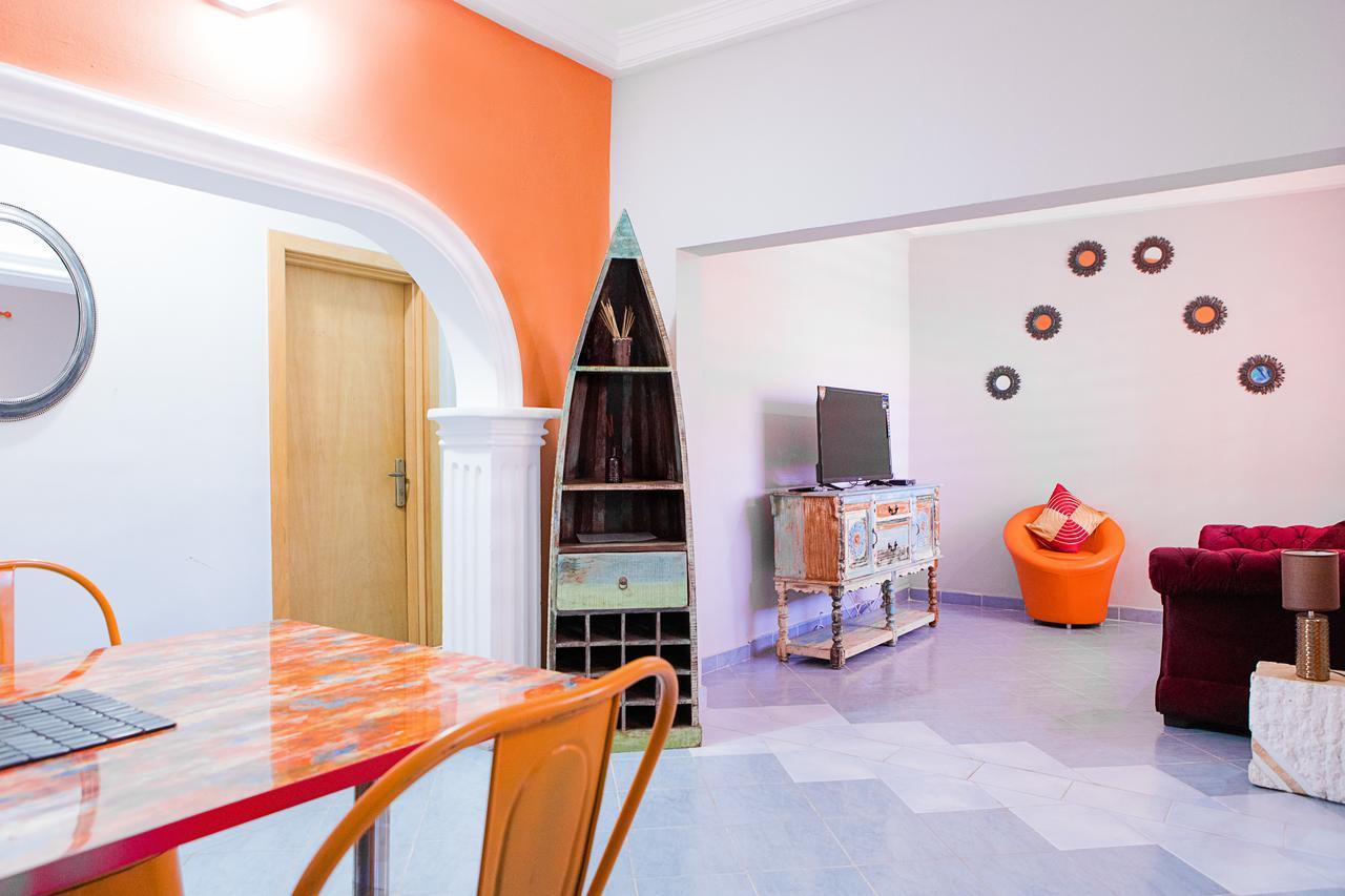 Maxwell Court Apartments Акра Екстериор снимка