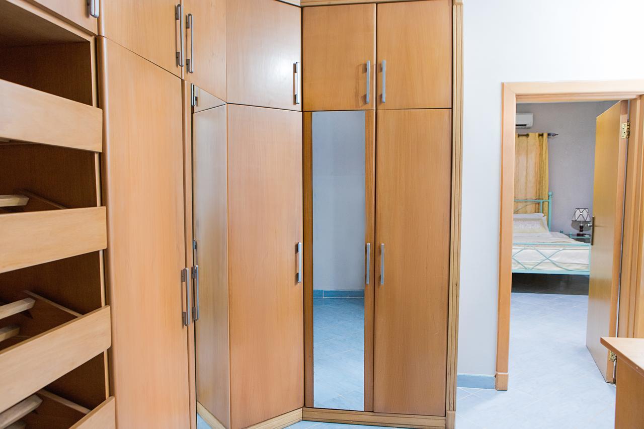 Maxwell Court Apartments Акра Екстериор снимка