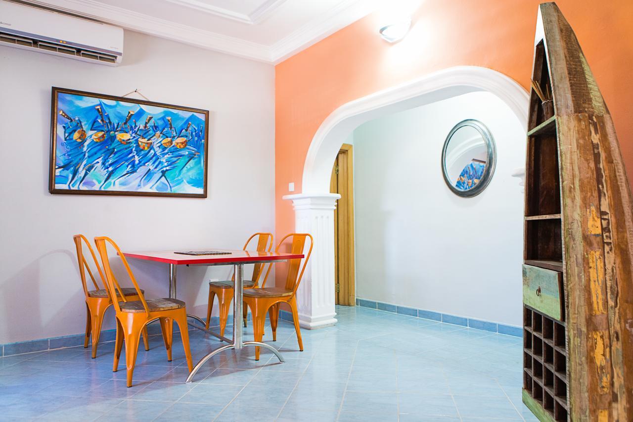 Maxwell Court Apartments Акра Екстериор снимка