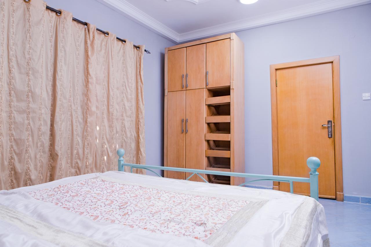 Maxwell Court Apartments Акра Екстериор снимка