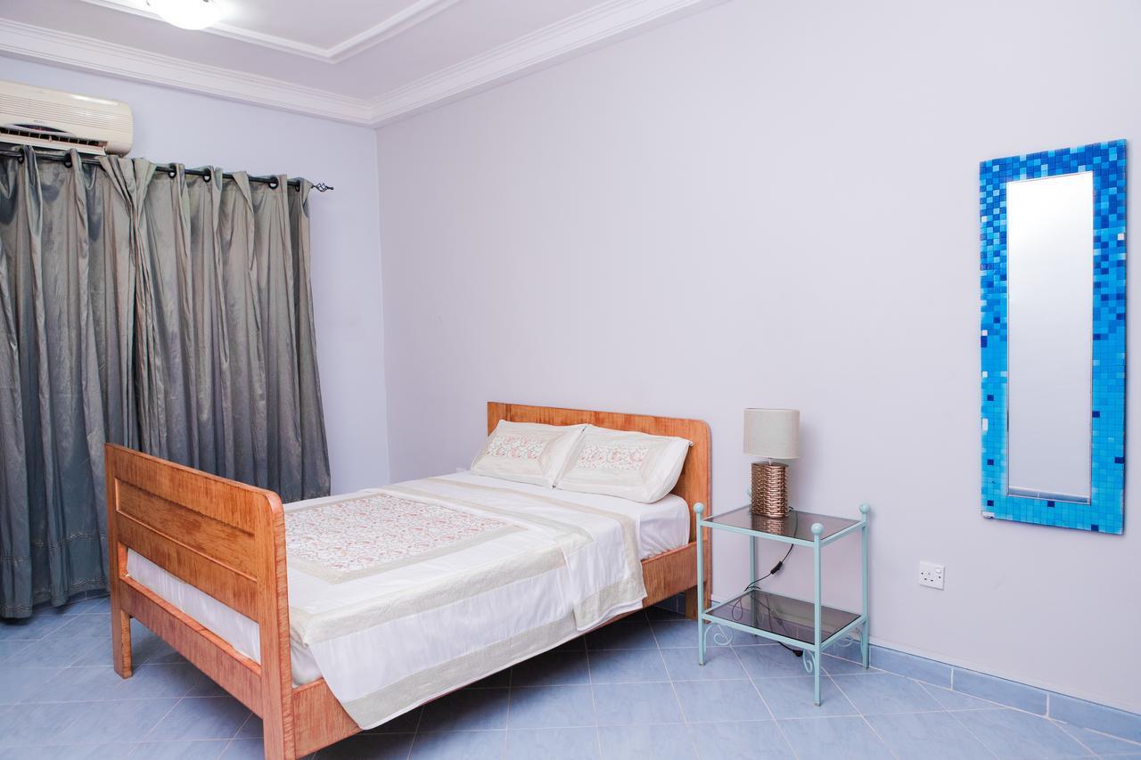 Maxwell Court Apartments Акра Екстериор снимка