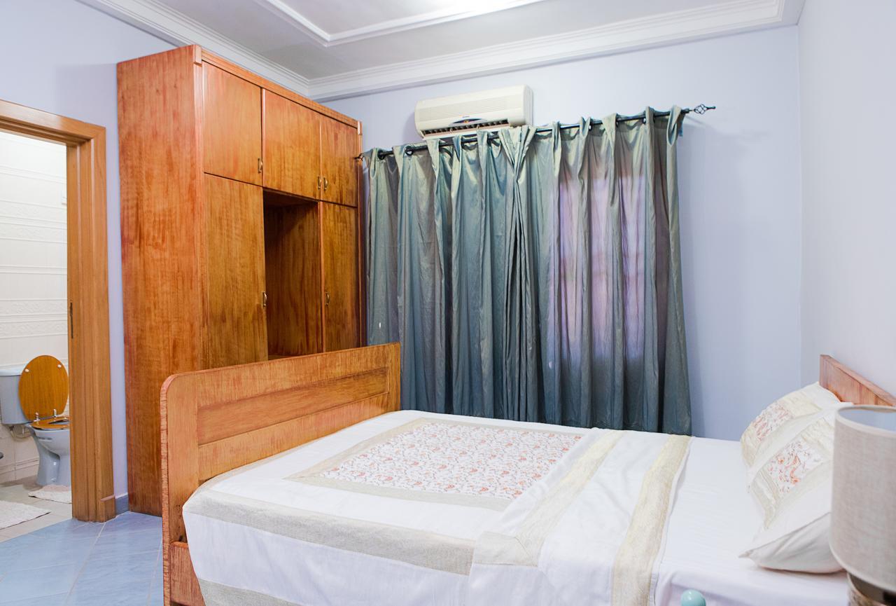Maxwell Court Apartments Акра Екстериор снимка