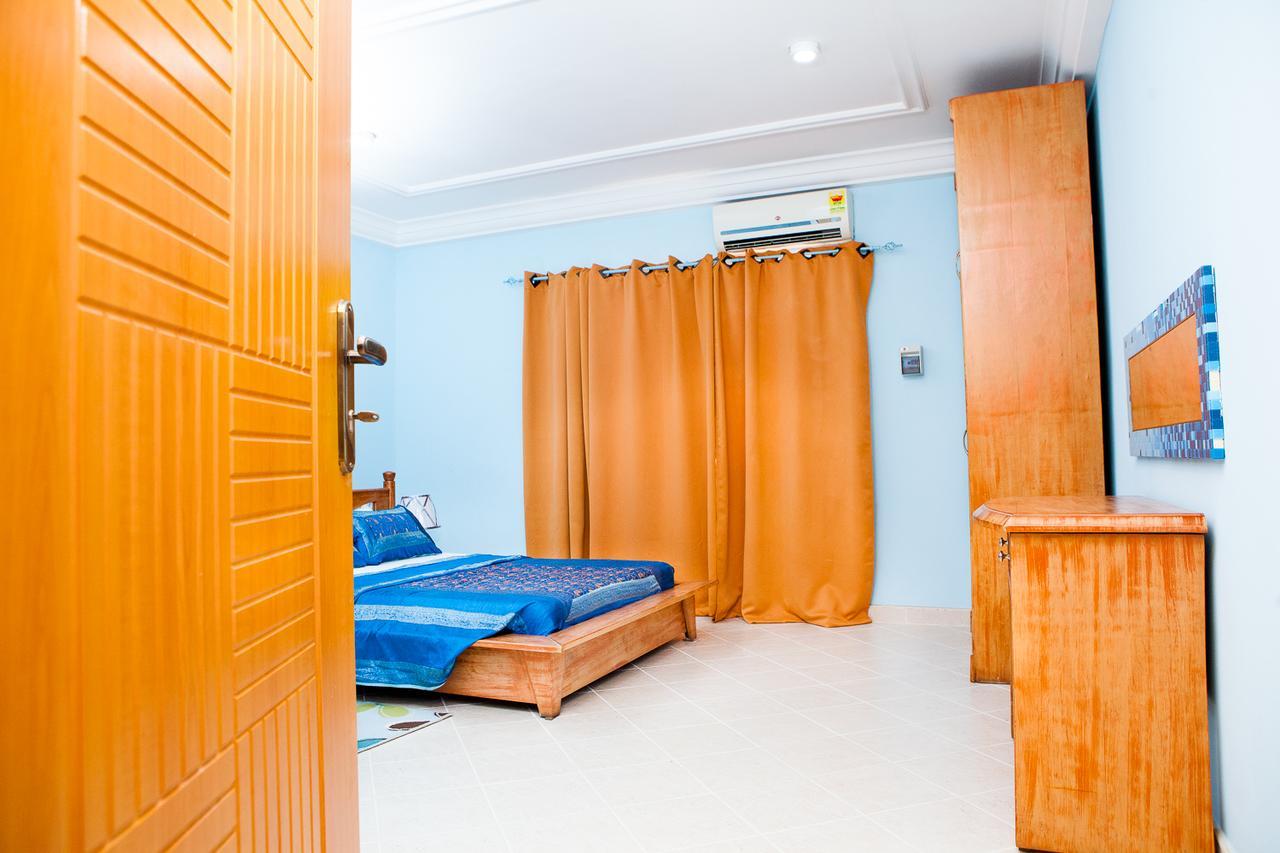 Maxwell Court Apartments Акра Екстериор снимка