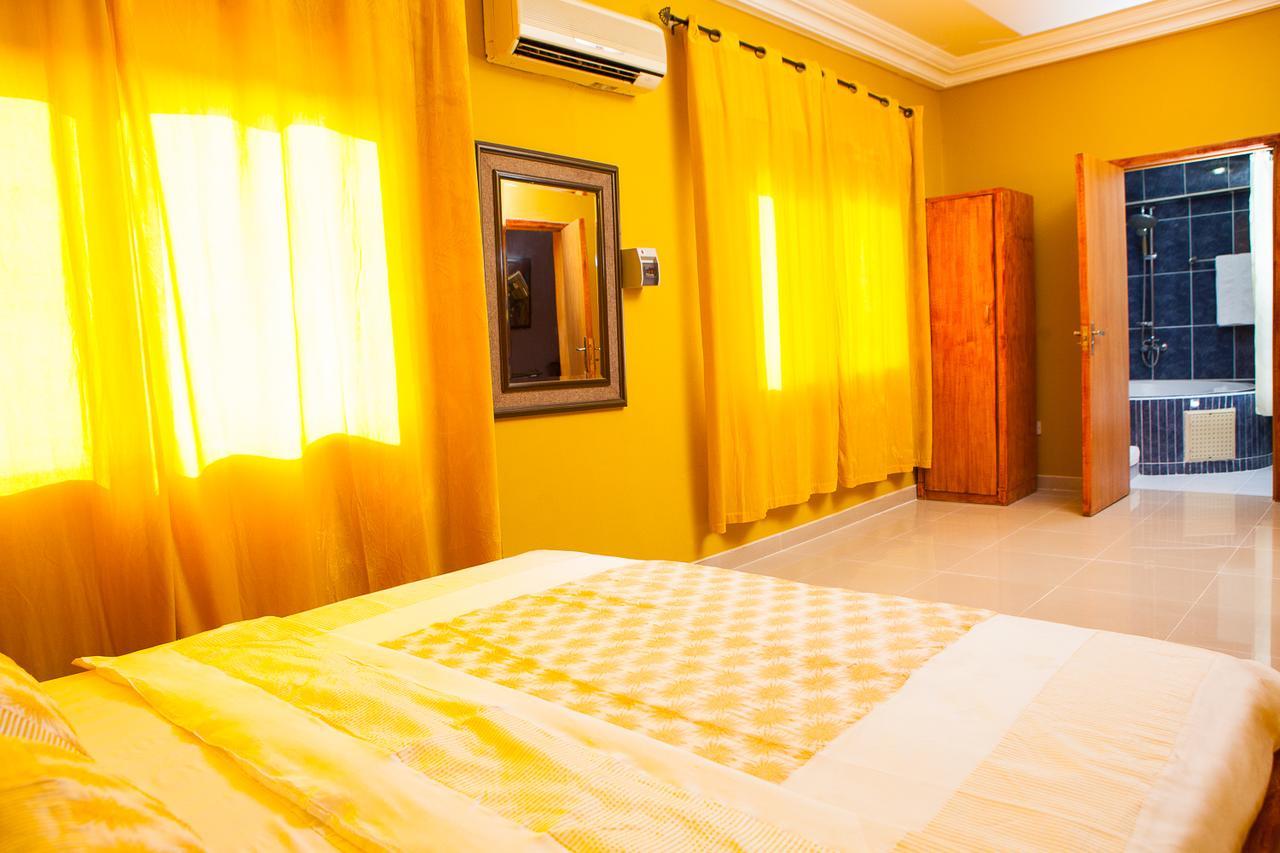 Maxwell Court Apartments Акра Екстериор снимка