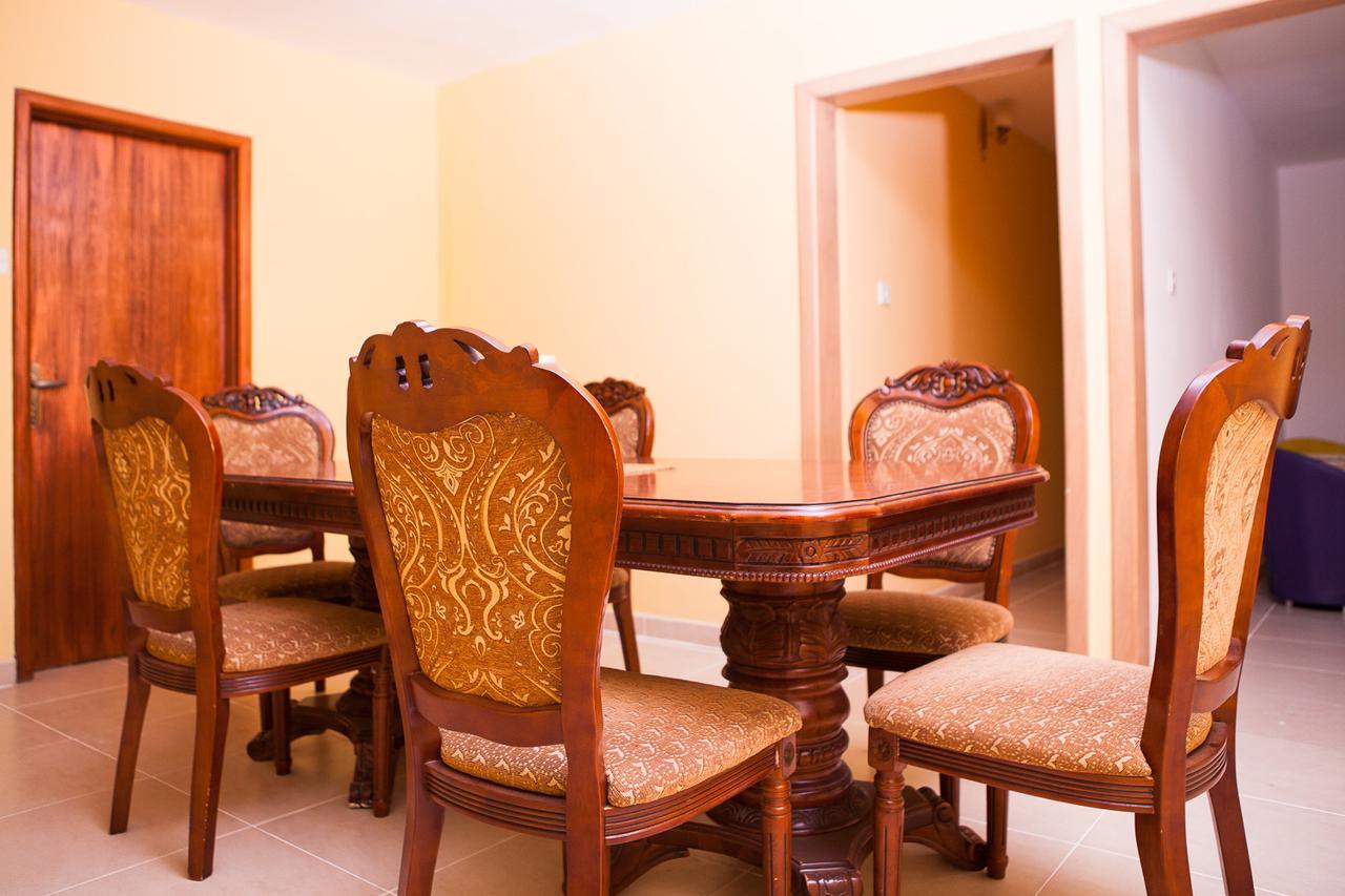Maxwell Court Apartments Акра Екстериор снимка