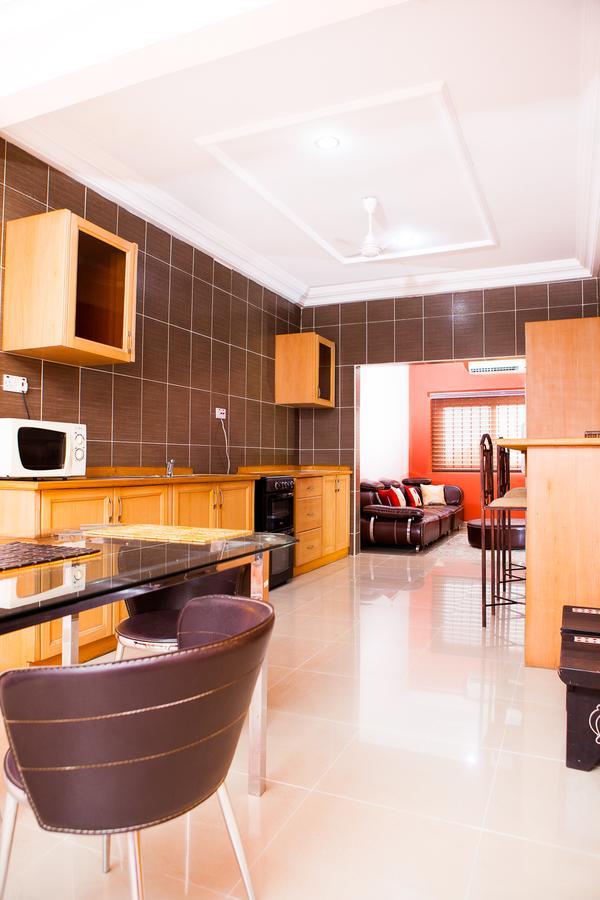 Maxwell Court Apartments Акра Екстериор снимка
