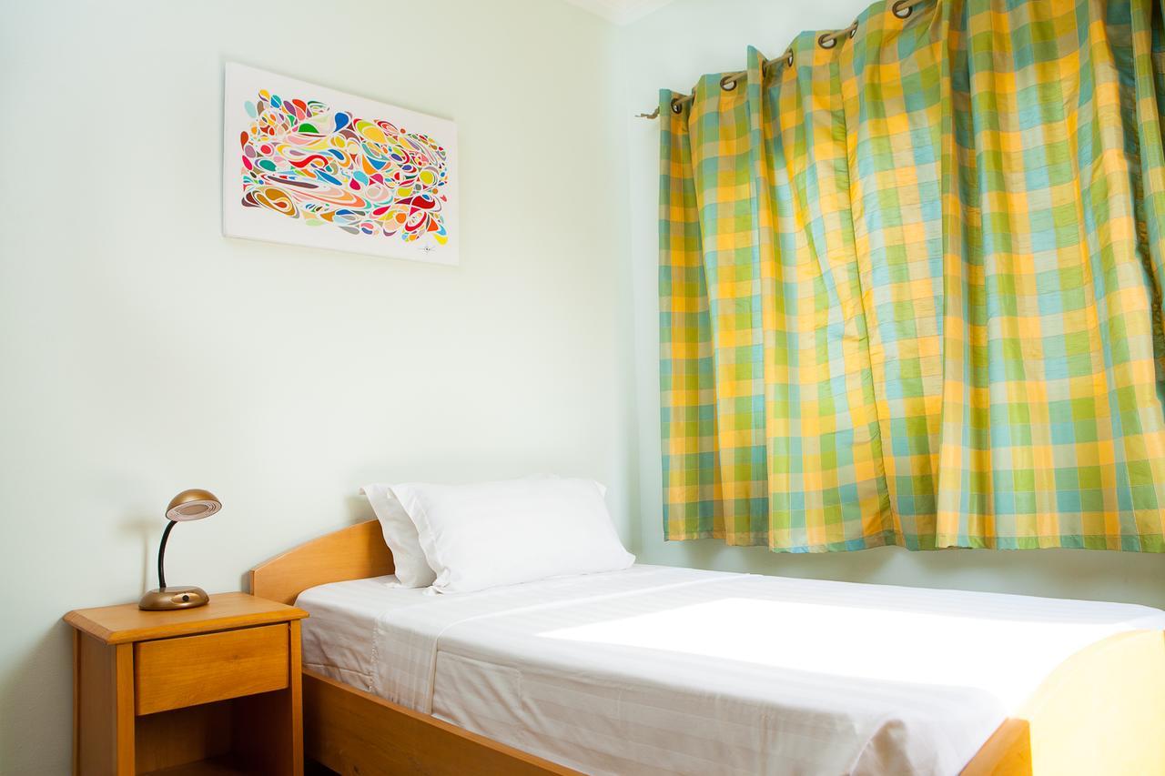 Maxwell Court Apartments Акра Екстериор снимка