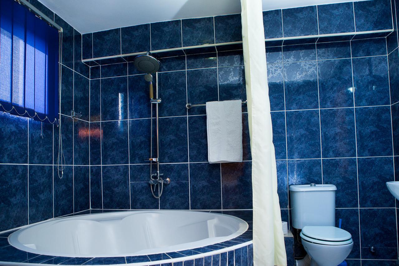 Maxwell Court Apartments Акра Екстериор снимка