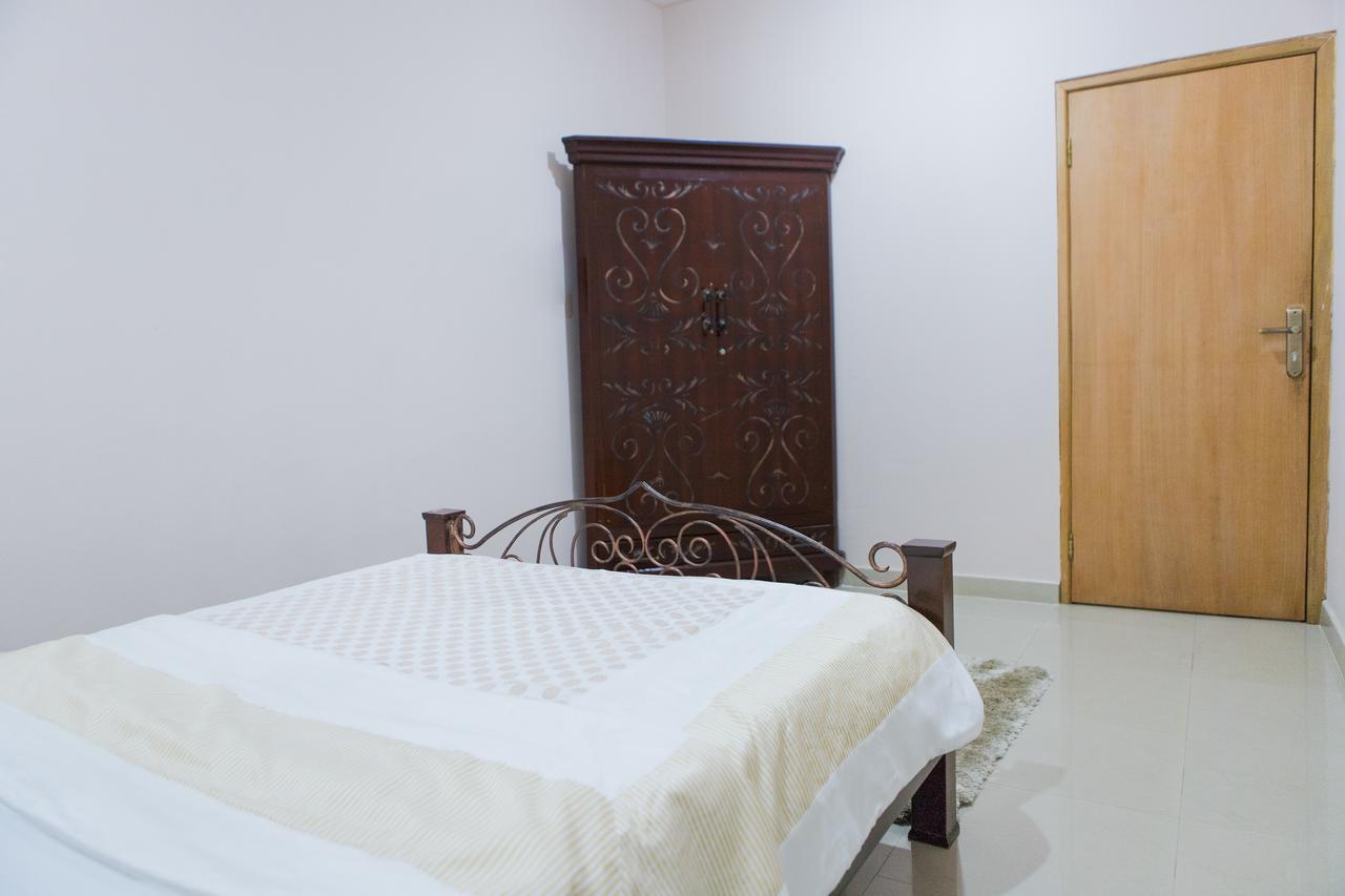 Maxwell Court Apartments Акра Екстериор снимка