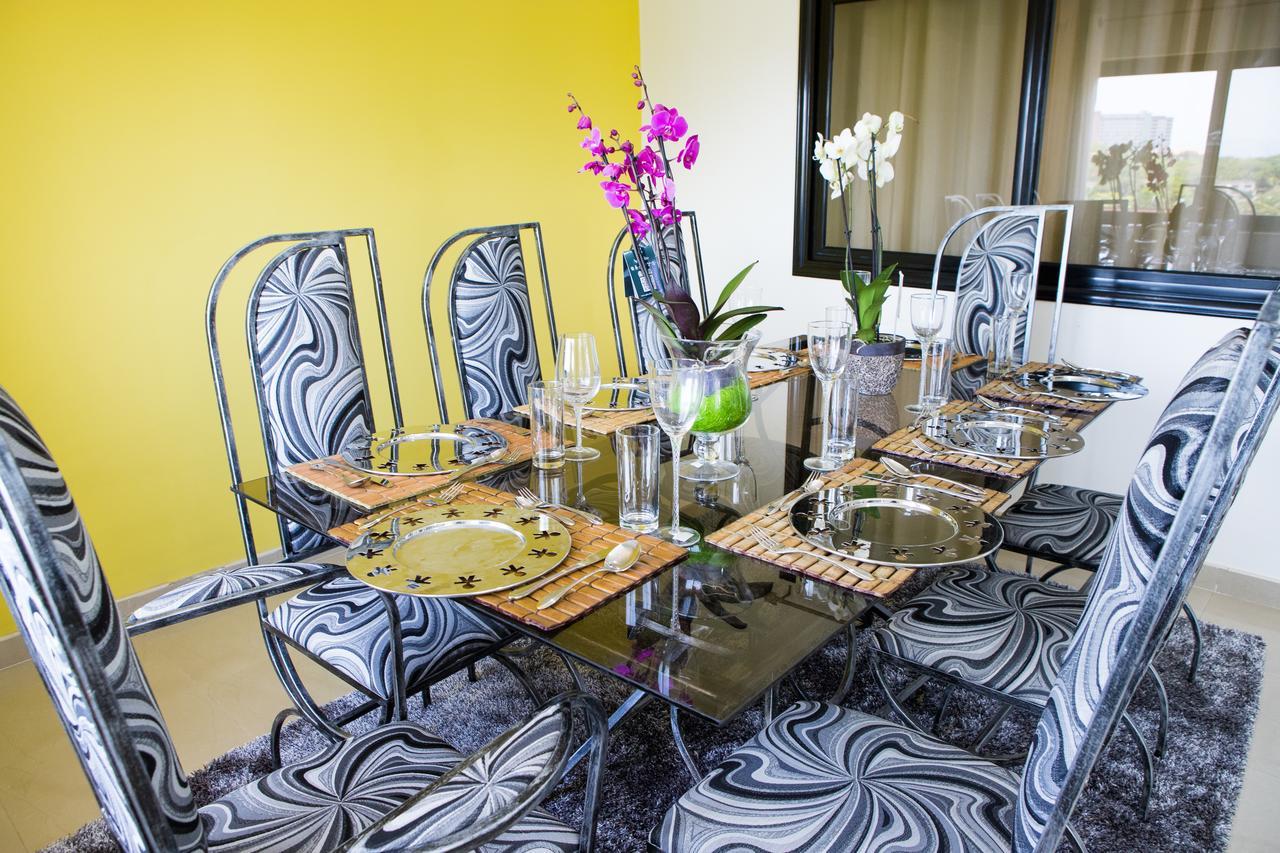 Maxwell Court Apartments Акра Екстериор снимка