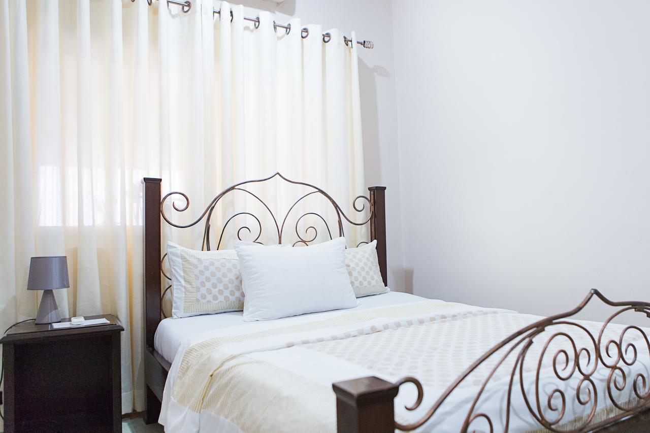 Maxwell Court Apartments Акра Екстериор снимка
