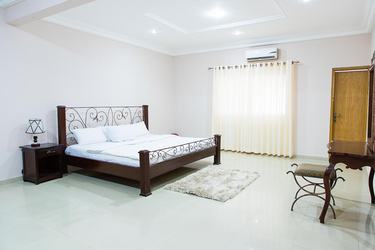 Maxwell Court Apartments Акра Екстериор снимка