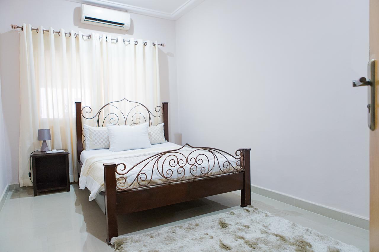 Maxwell Court Apartments Акра Екстериор снимка