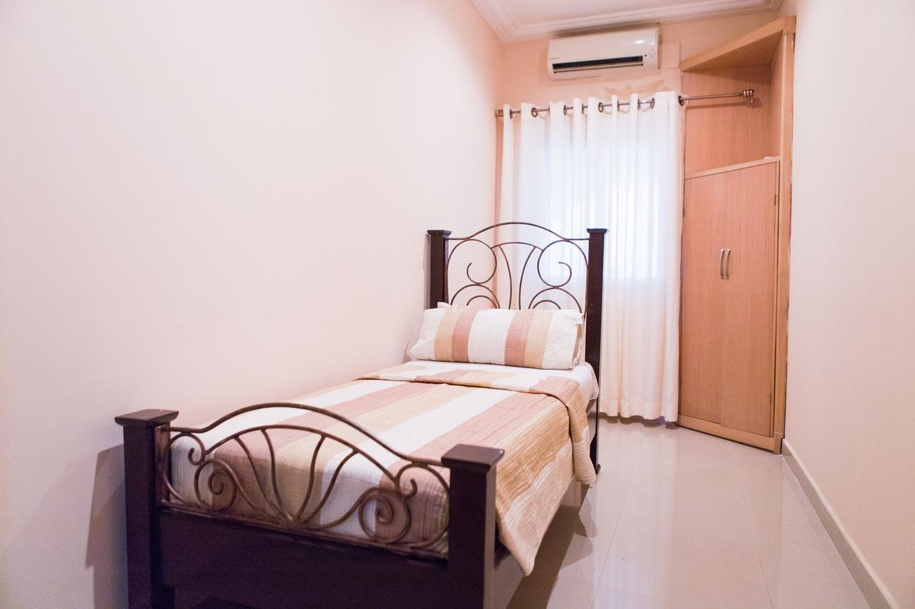 Maxwell Court Apartments Акра Екстериор снимка