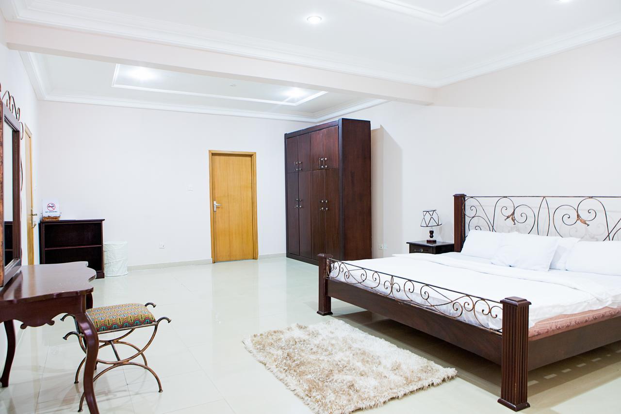 Maxwell Court Apartments Акра Екстериор снимка