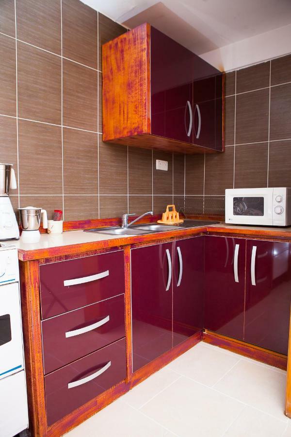 Maxwell Court Apartments Акра Екстериор снимка