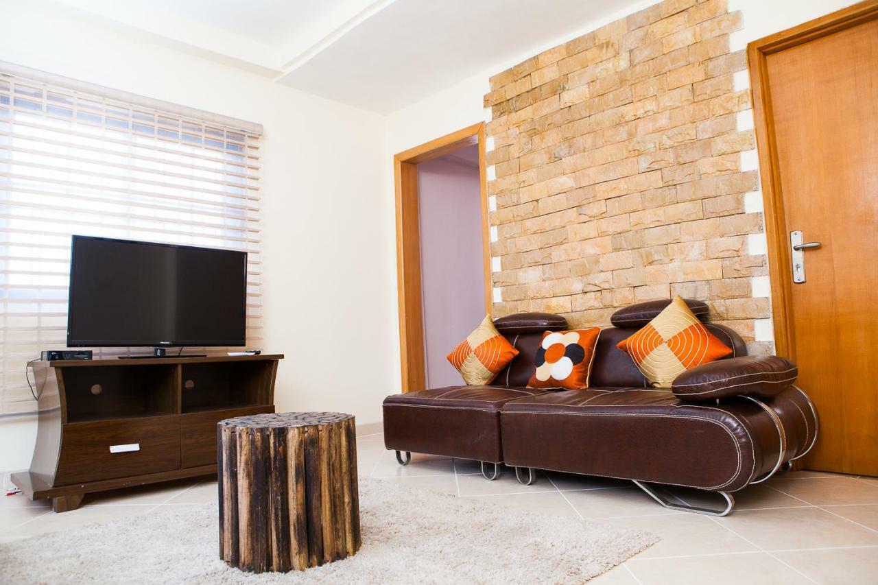 Maxwell Court Apartments Акра Екстериор снимка