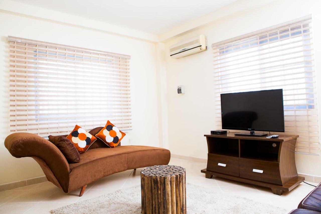 Maxwell Court Apartments Акра Екстериор снимка