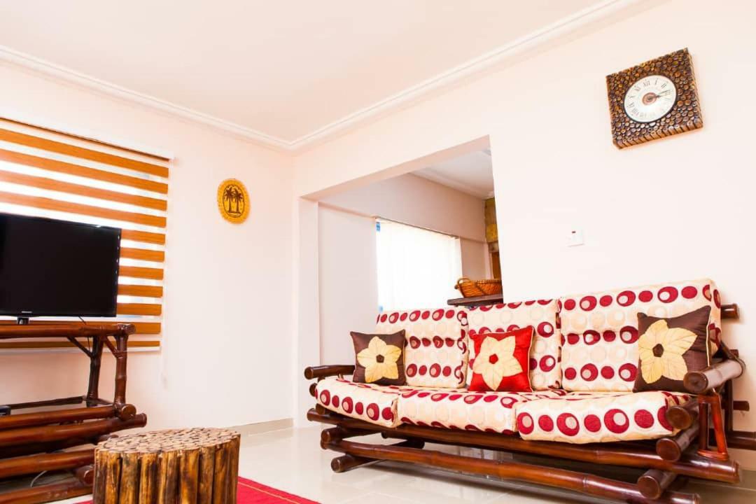 Maxwell Court Apartments Акра Екстериор снимка