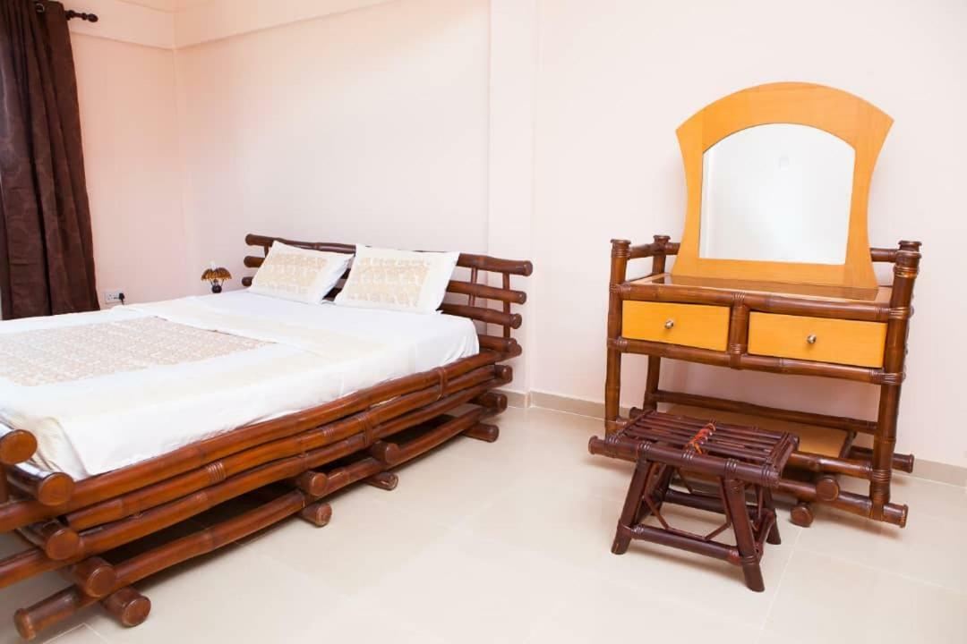 Maxwell Court Apartments Акра Екстериор снимка