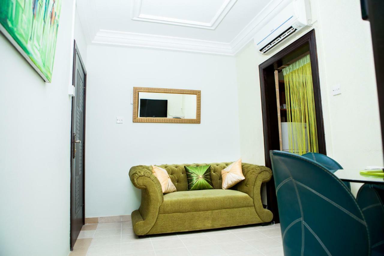 Maxwell Court Apartments Акра Екстериор снимка
